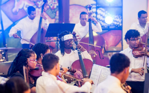 Imagem do post Orquestra Juvenil de Camaçari faz primeira apresentação e emociona público na Cidade do Saber