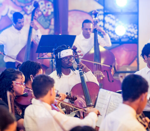 Imagem do post Orquestra Juvenil de Camaçari faz primeira apresentação e emociona público na Cidade do Saber