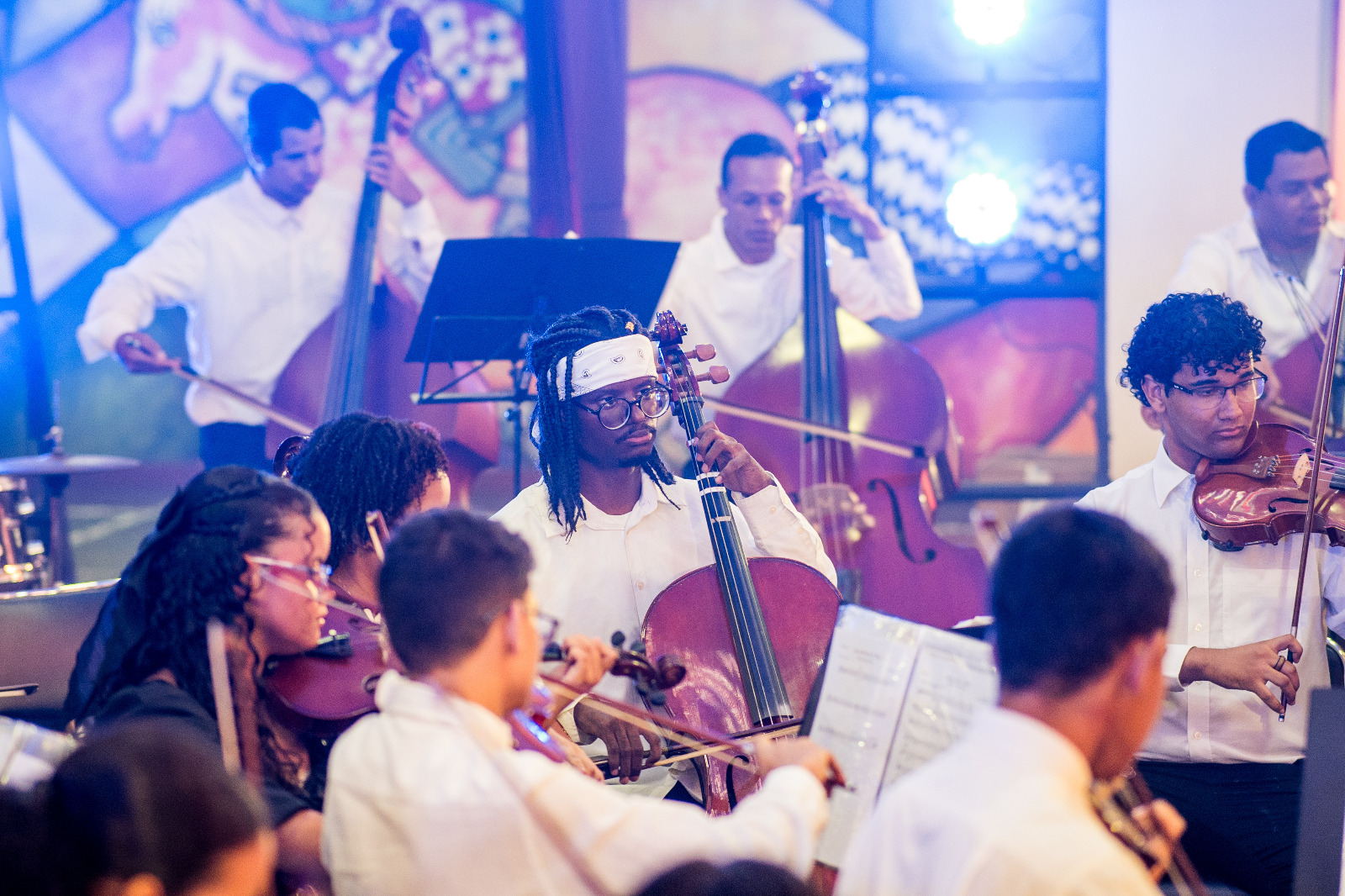 Orquestra Juvenil de Camaçari faz primeira apresentação e emociona público na Cidade do Saber