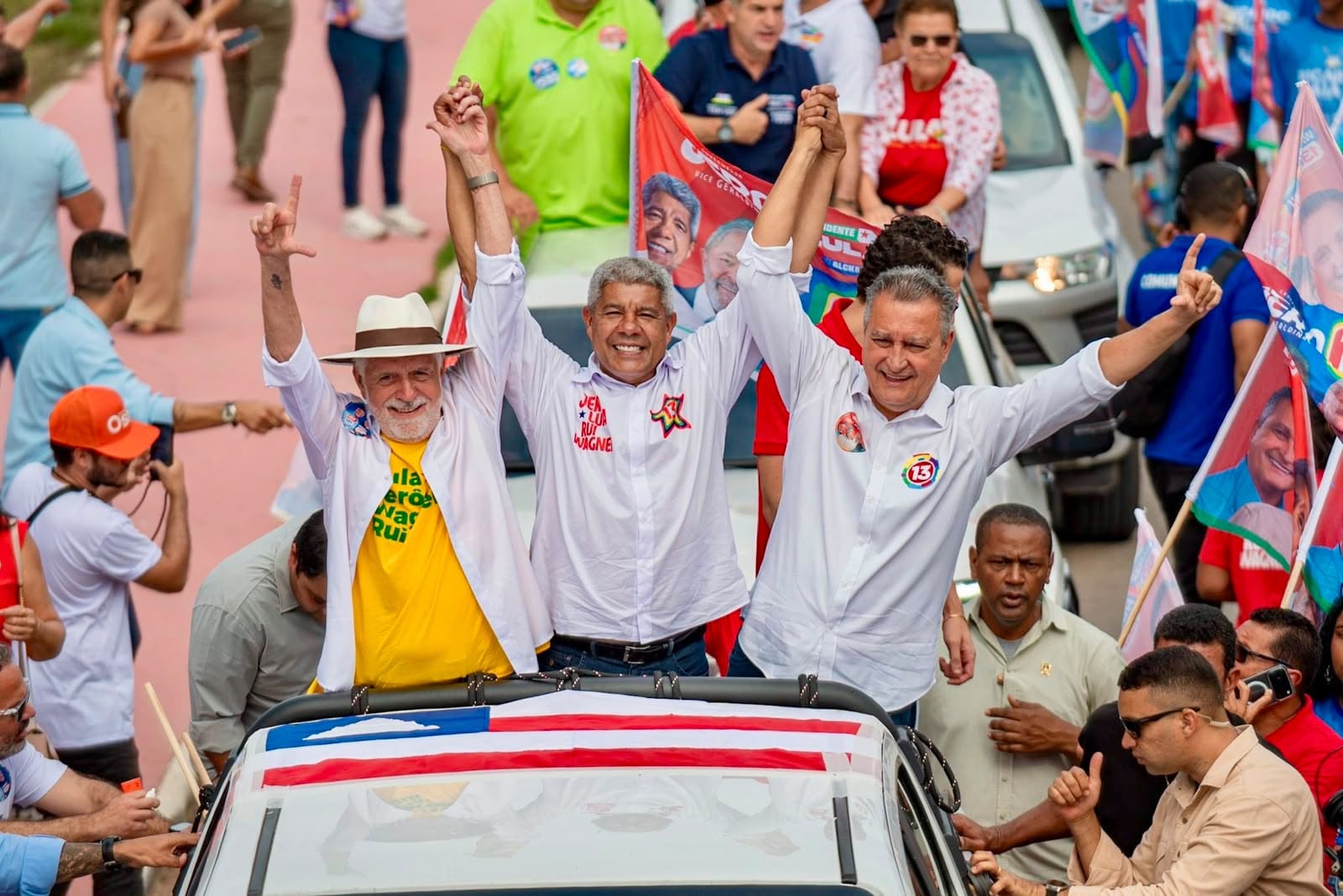 Jerônimo inicia carreata no interior e destaca parceria com prefeitos em Tucano