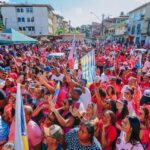 Candidata à reeleição, Kátia Oliveira realiza Caminhada Onda Rosa com apoiadores