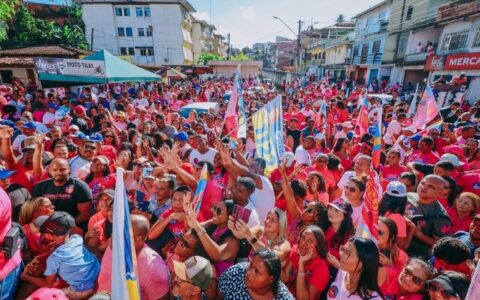 Imagem do post Candidata à reeleição, Kátia Oliveira realiza Caminhada Onda Rosa com apoiadores