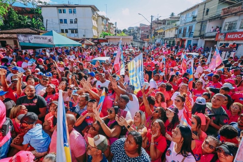 Candidata à reeleição, Kátia Oliveira realiza Caminhada Onda Rosa com apoiadores