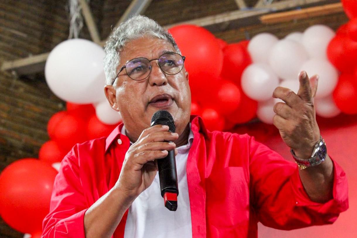 Rosemberg critica estreia de ACM Neto e questiona ausência de Flávio Bolsonaro na propaganda