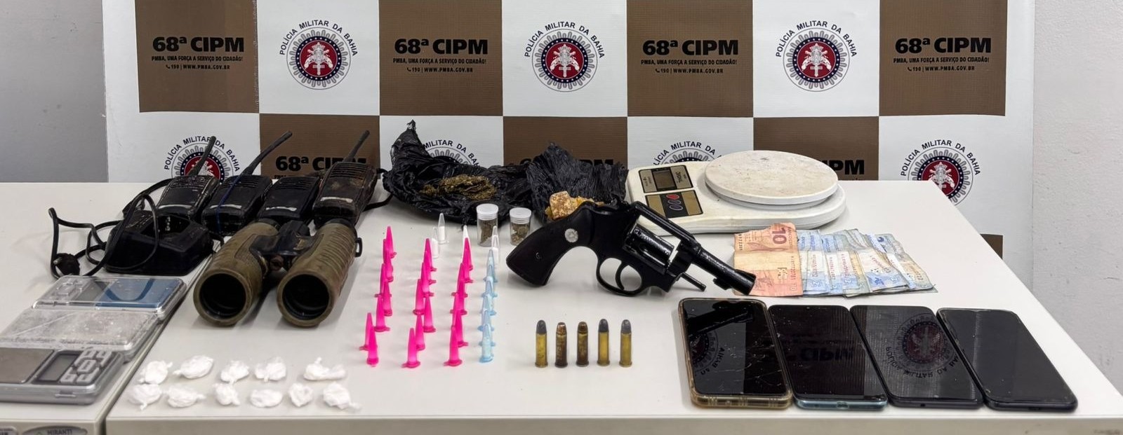 Operação Força Total: PM aprende arma de fogo e drogas em Ilhéus