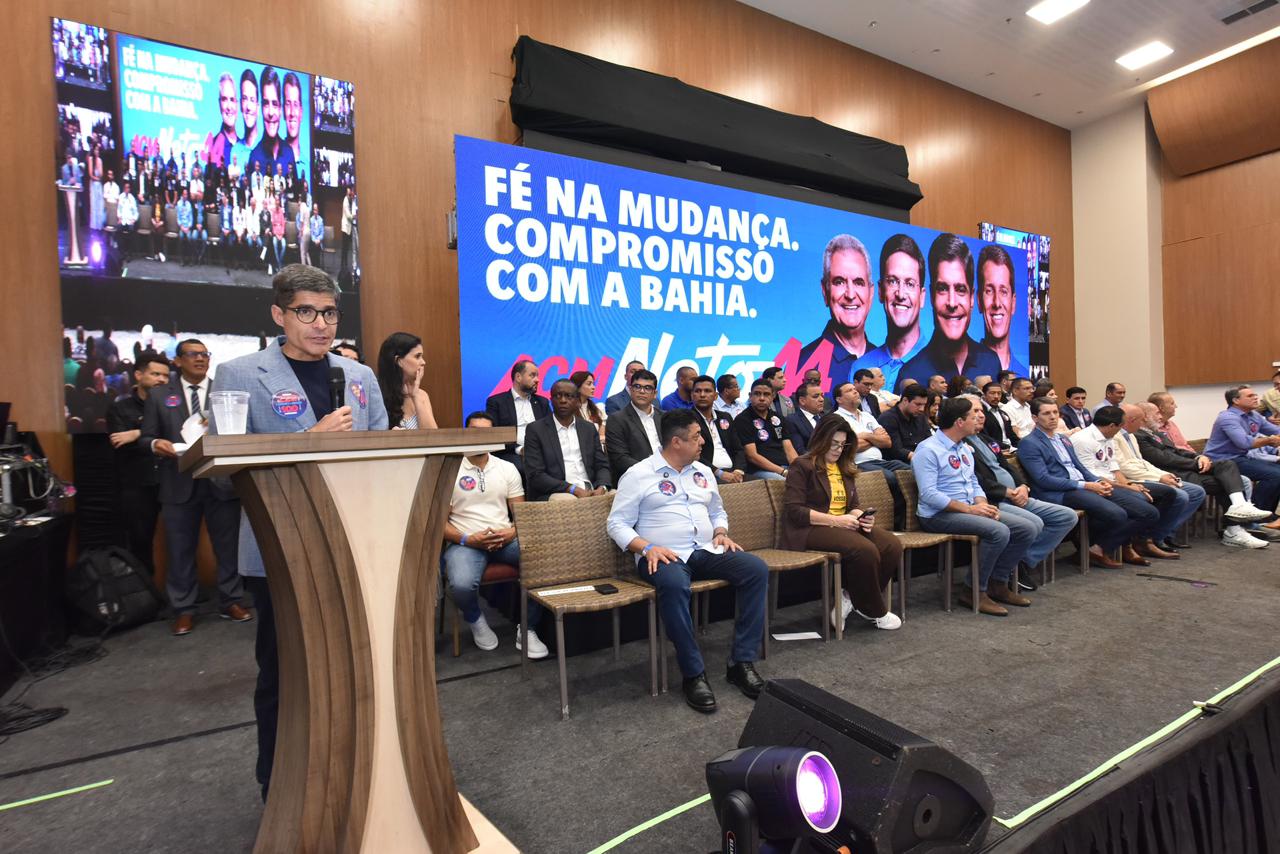 ACM Neto assina carta com evangélicos e assume compromissos para eventual governo na Bahia