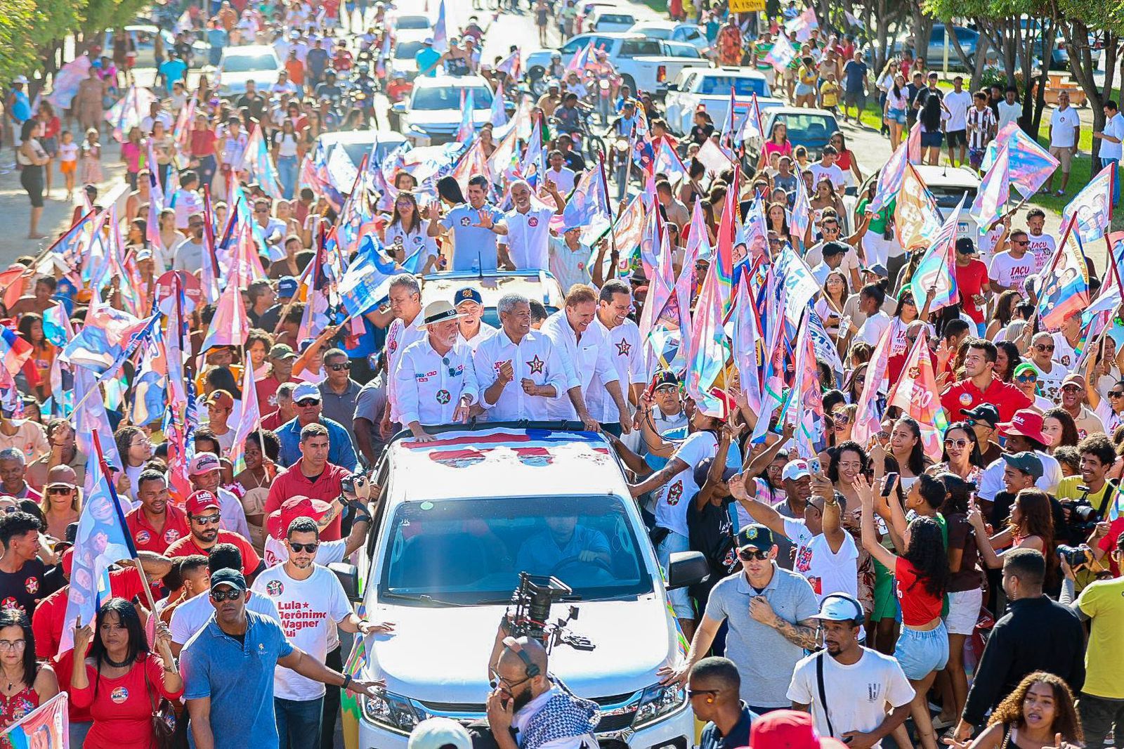 Carreata reúne multidão e marca passagem do Time de Lula por Iaçu