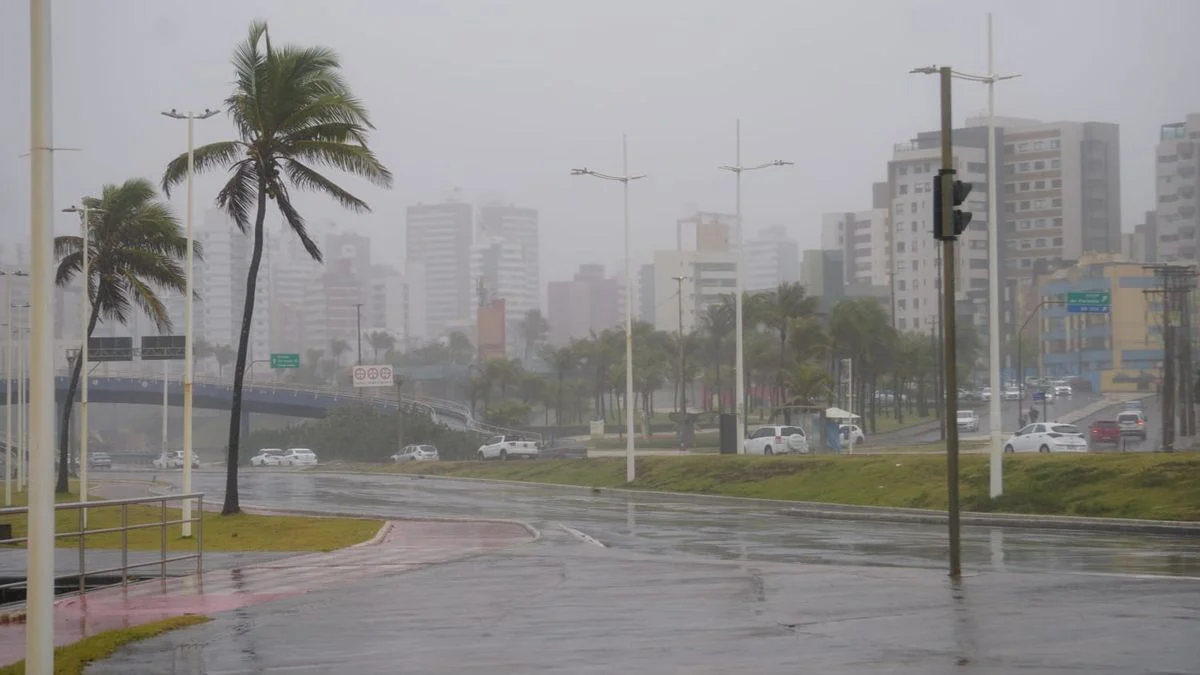 Salvador terá calor de 33°C e ventos de quase 40 km/h nesta semana; veja previsão