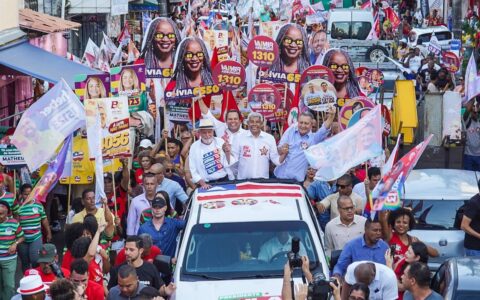 Imagem do post Jerônimo Rodrigues reúne aliados em caminhada e diz que seguirá “ouvindo e cuidando” dos baianos