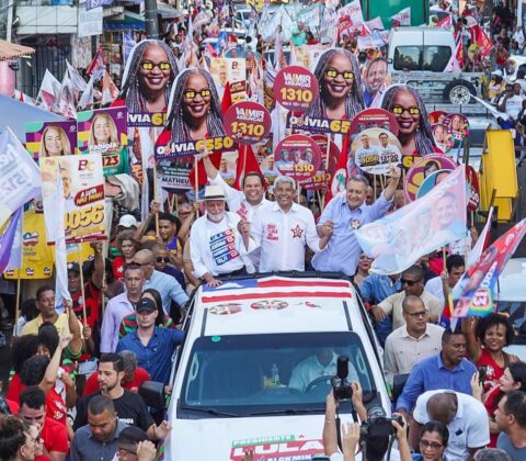Imagem do post Jerônimo Rodrigues reúne aliados em caminhada e diz que seguirá “ouvindo e cuidando” dos baianos