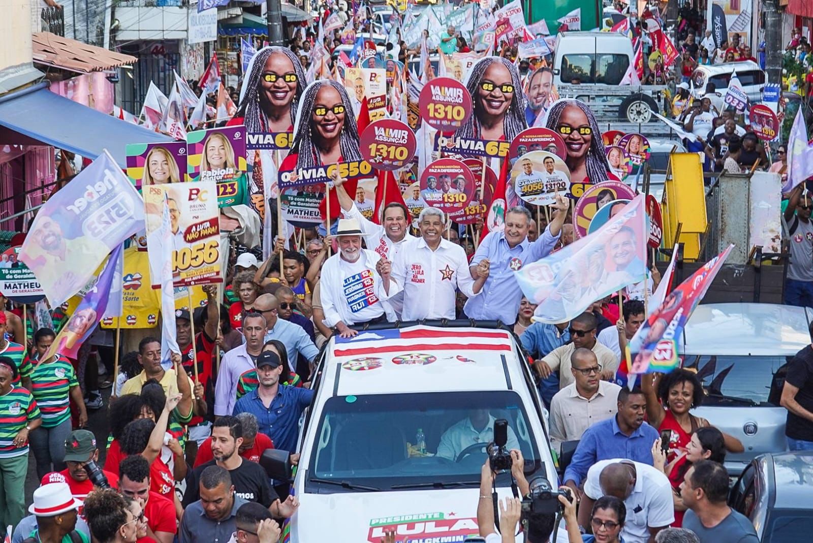 Jerônimo Rodrigues reúne aliados em caminhada e diz que seguirá “ouvindo e cuidando” dos baianos