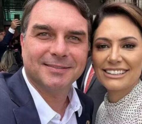 Imagem do post Michelle e Flávio Bolsonaro fazem as pazes e ex-primeira-dama ganha espaço na campanha