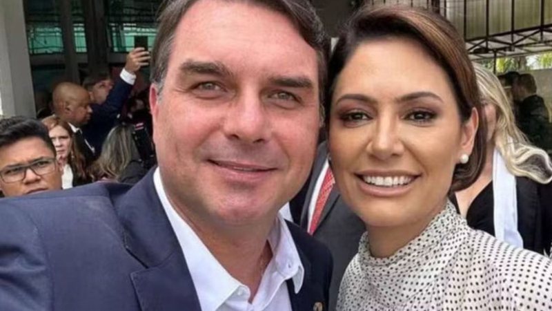 Michelle e Flávio Bolsonaro fazem as pazes e ex-primeira-dama ganha espaço na campanha