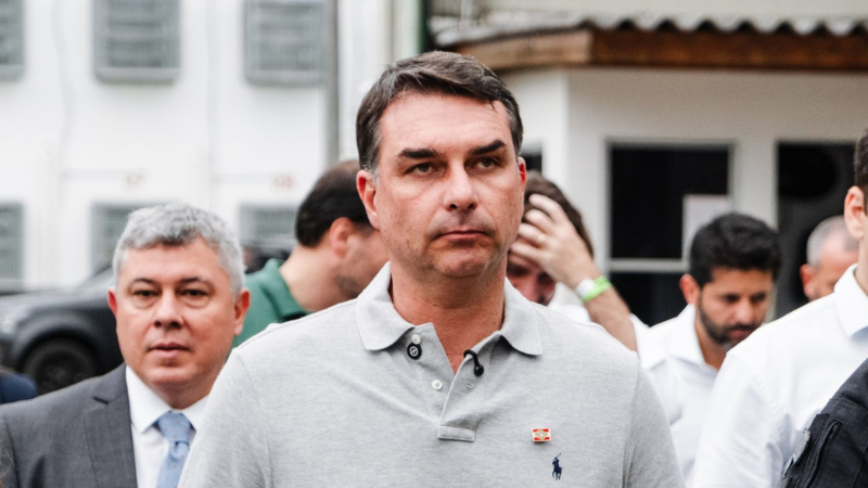 Flávio Bolsonaro declara patrimônio de R$ 8 milhões e valor chama atenção