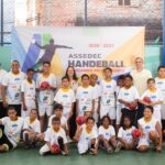 Handebol transforma rotina de 100 jovens em Pernambués com projeto gratuito