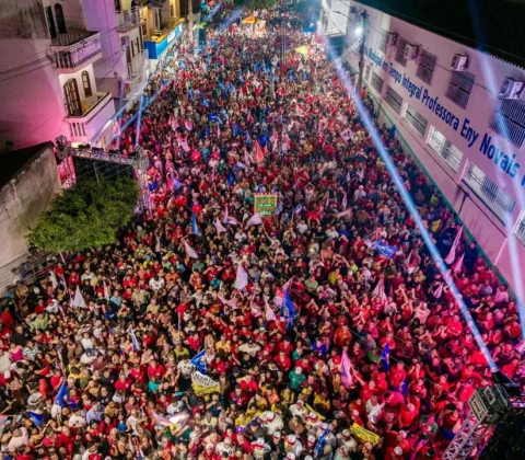 Imagem do post Jerônimo provoca oposição em comício e ironiza uso de IA: “Isso não é IA”