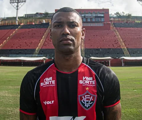 Imagem do post Walace desfalca o Vitória contra o Athletico após problema familiar