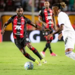 Técnico do Botafogo se revolta com decisão do VAR e chama lance contra o Vitória de “escândalo”