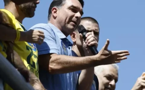 Imagem do post Flávio Bolsonaro vira alvo de inquérito no STF por financiamento de filme sobre Jair Bolsonaro
