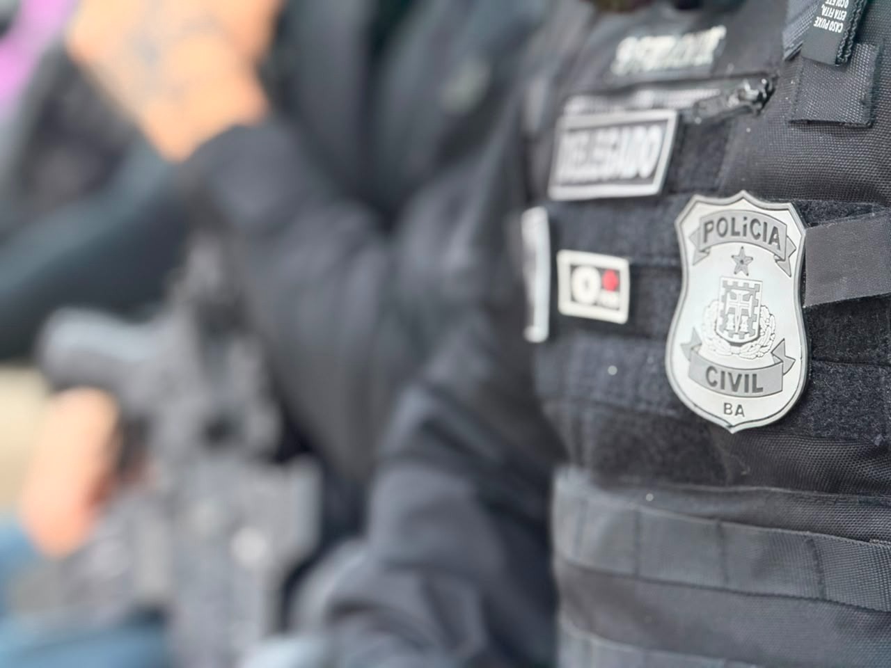 Homem é preso por tráfico de drogas durante cumprimento de mandado