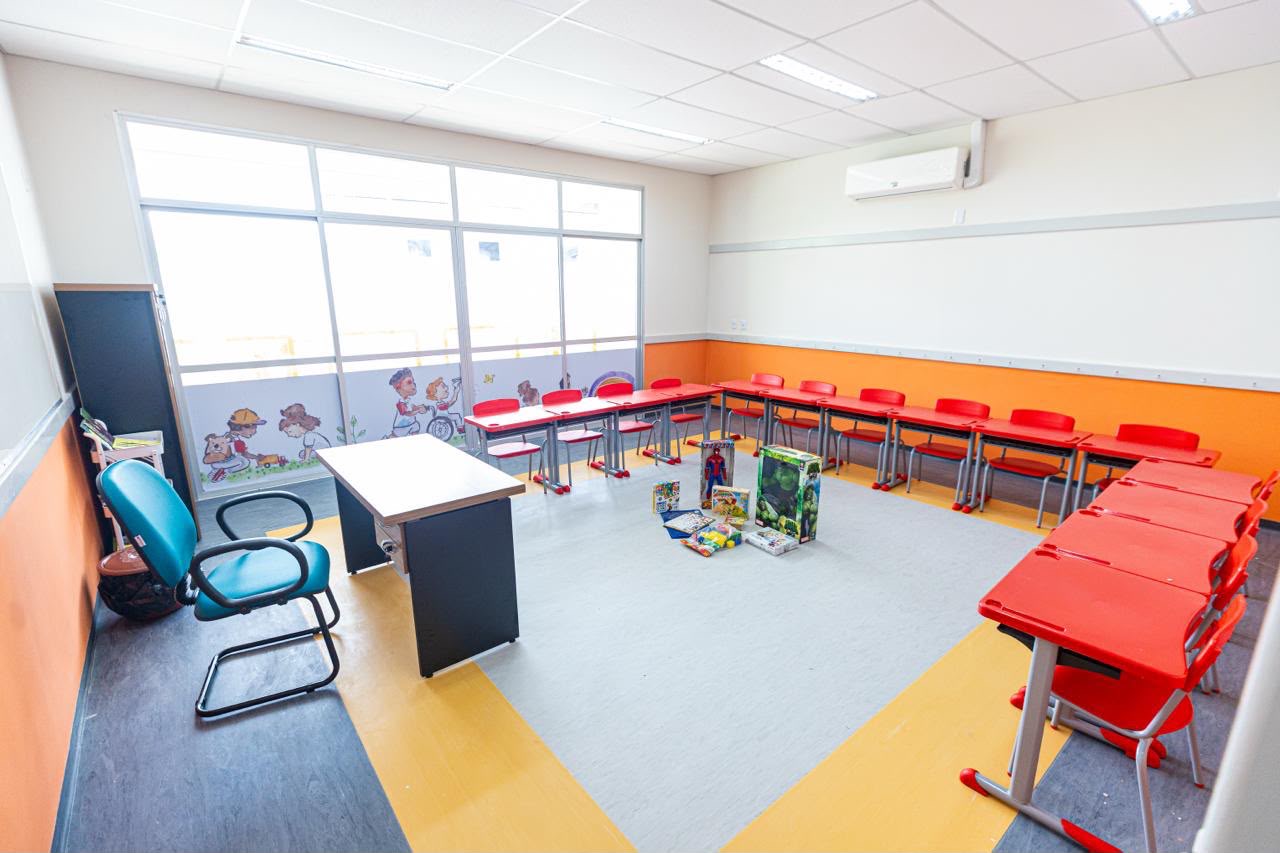Primeira escola 100% climatizada de Camaçari é entregue pelo prefeito Luiz Caetano