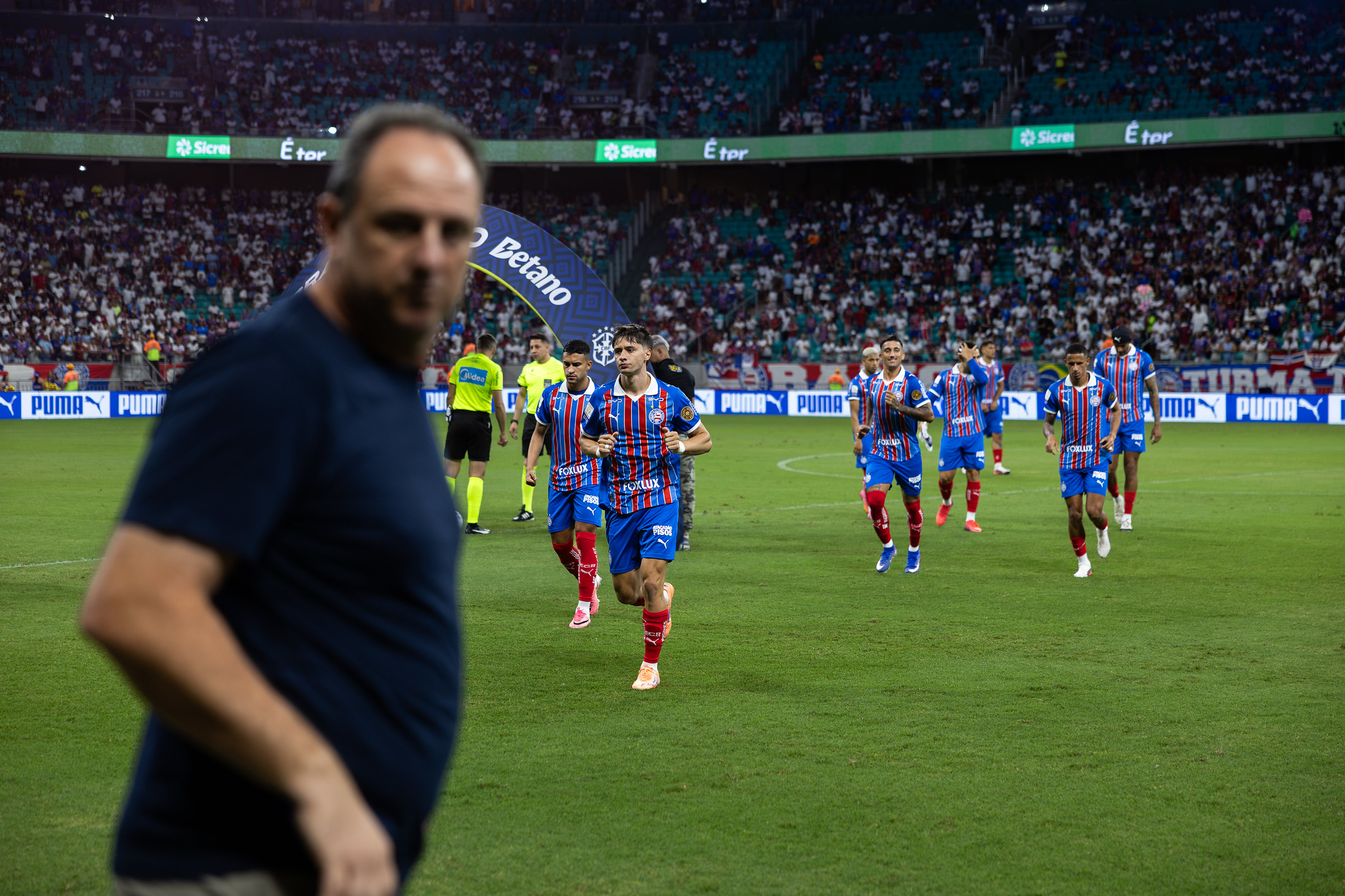 Meia do Bahia anuncia saída para clube de Portugal e faz desabafo nas redes sociais