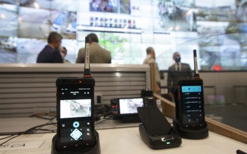 Imagem do post Governo do Estado empresta rádios LTE para Guarda Civil de Lauro de Freitas e amplia integração contra a criminalidade