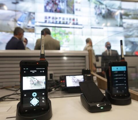 Imagem do post Governo do Estado empresta rádios LTE para Guarda Civil de Lauro de Freitas e amplia integração contra a criminalidade