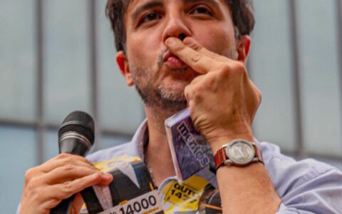 Imagem do post Renan faz acusação contra campanha de Flávio e cita grupo ligado a vice de Trump