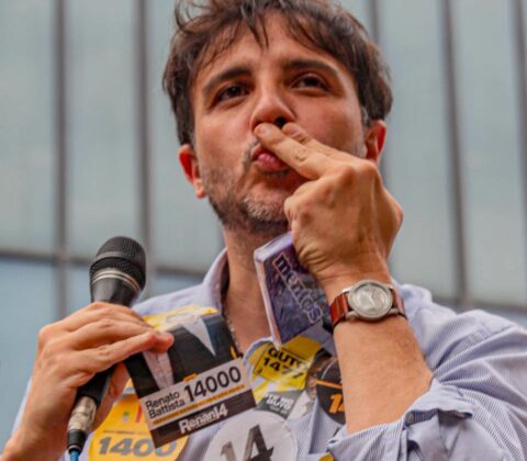 Imagem do post Renan faz acusação contra campanha de Flávio e cita grupo ligado a vice de Trump