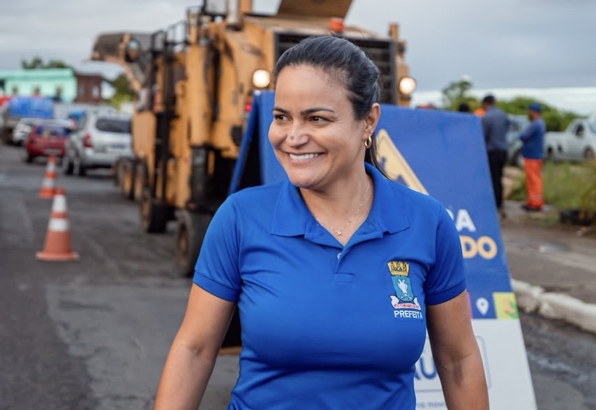 “Estamos conseguindo transformar diálogo em serviços de verdade”, diz Débora Regis sobre pavimentação em Lagoa dos Patos