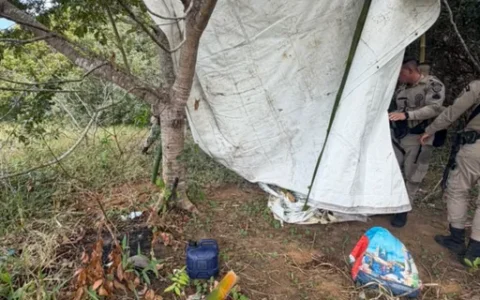 Imagem do post Polícia desmonta acampamento clandestino usado por criminosos em Salvador