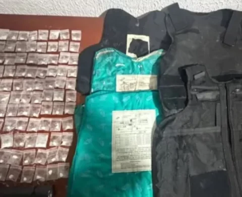 Imagem do post PM apreende drogas e coletes balísticos durante operação