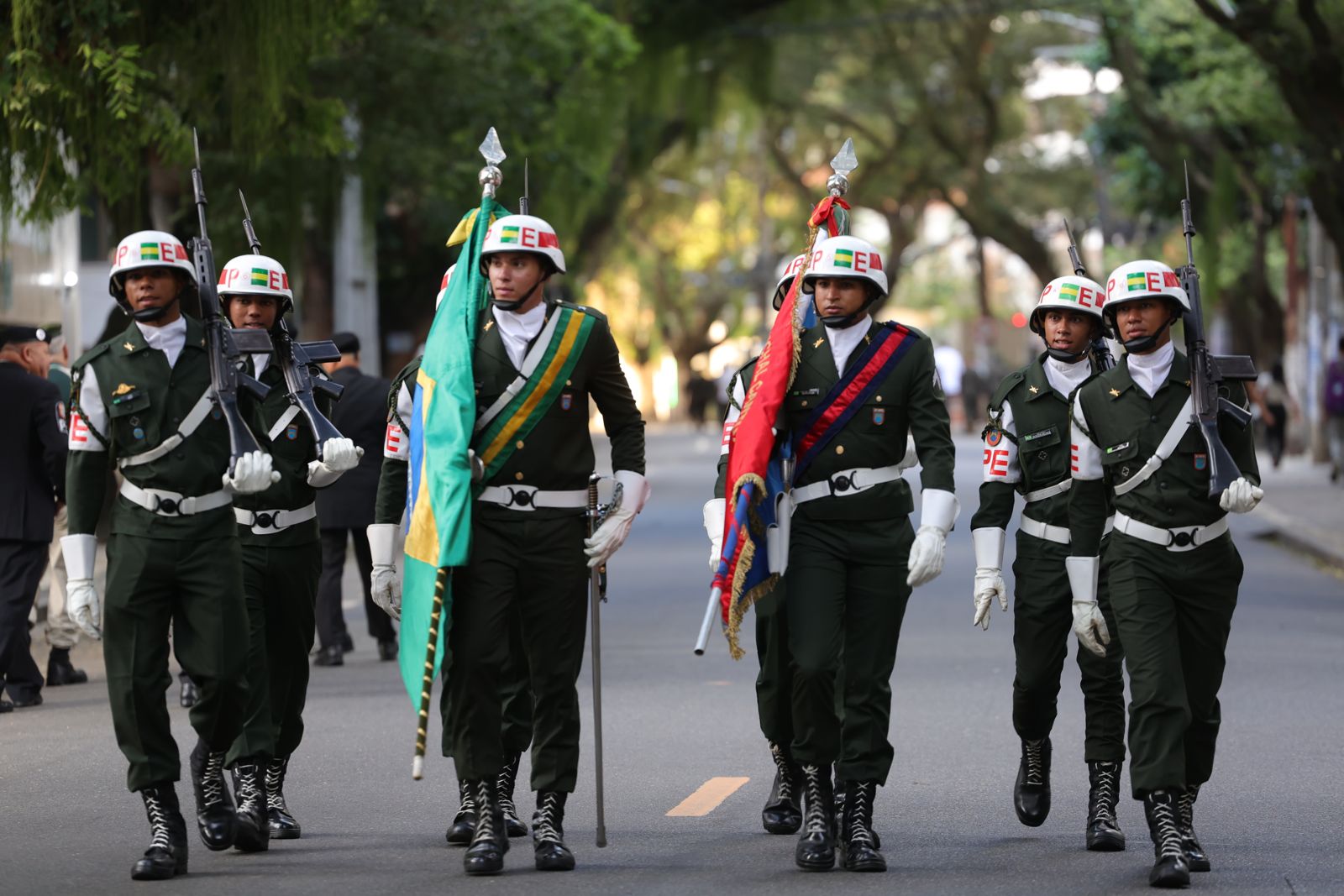 Desfile cívico-militar marca celebração dos 204 anos da Independência do Brasil em Salvador