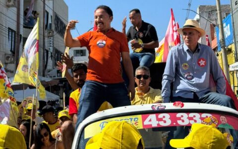 Imagem do post Roberto Carlos reúne apoiadores durante desfile de 7 de Setembro em Juazeiro