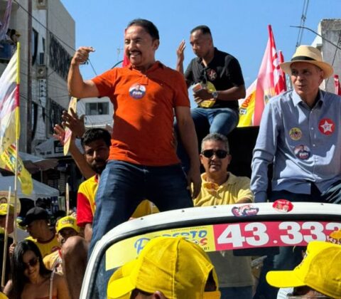 Imagem do post Roberto Carlos reúne apoiadores durante desfile de 7 de Setembro em Juazeiro