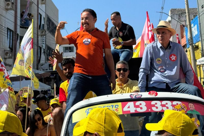Roberto Carlos reúne apoiadores durante desfile de 7 de Setembro em Juazeiro