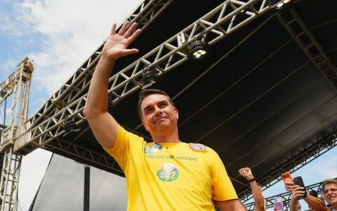Imagem do post Flávio Bolsonaro participa de motociata e ato político em Vitória da Conquista