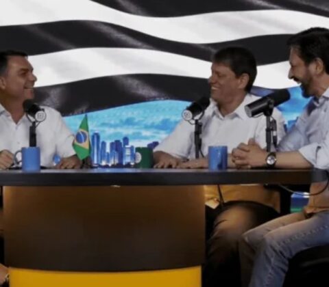 Imagem do post Flávio Bolsonaro faz piada com Ricardo Nunes durante live e causa desconforto