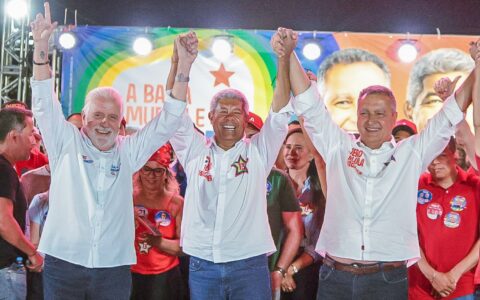 Imagem do post Wagner diz que diferença entre Lula e Flávio Bolsonaro é ‘da água para o vinho’ e pede mobilização na reta final