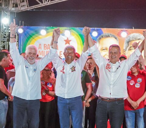 Imagem do post Wagner diz que diferença entre Lula e Flávio Bolsonaro é ‘da água para o vinho’ e pede mobilização na reta final