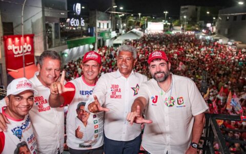 Imagem do post Jerônimo reúne mais de 10 mil pessoas em Rio Real e afirma que o sonho de uma vida melhor se realiza com o Time de Lula