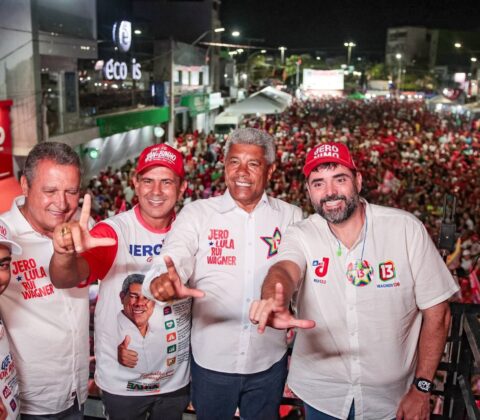 Imagem do post Jerônimo reúne mais de 10 mil pessoas em Rio Real e afirma que o sonho de uma vida melhor se realiza com o Time de Lula