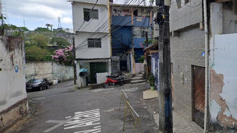 Homem é morto a tiros na porta de casa no Engenho Velho da Federação