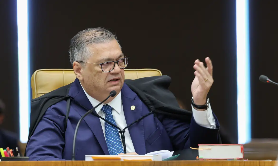 Crise no STF: pedido de vista de Flávio Dino paralisa julgamento contra Moraes