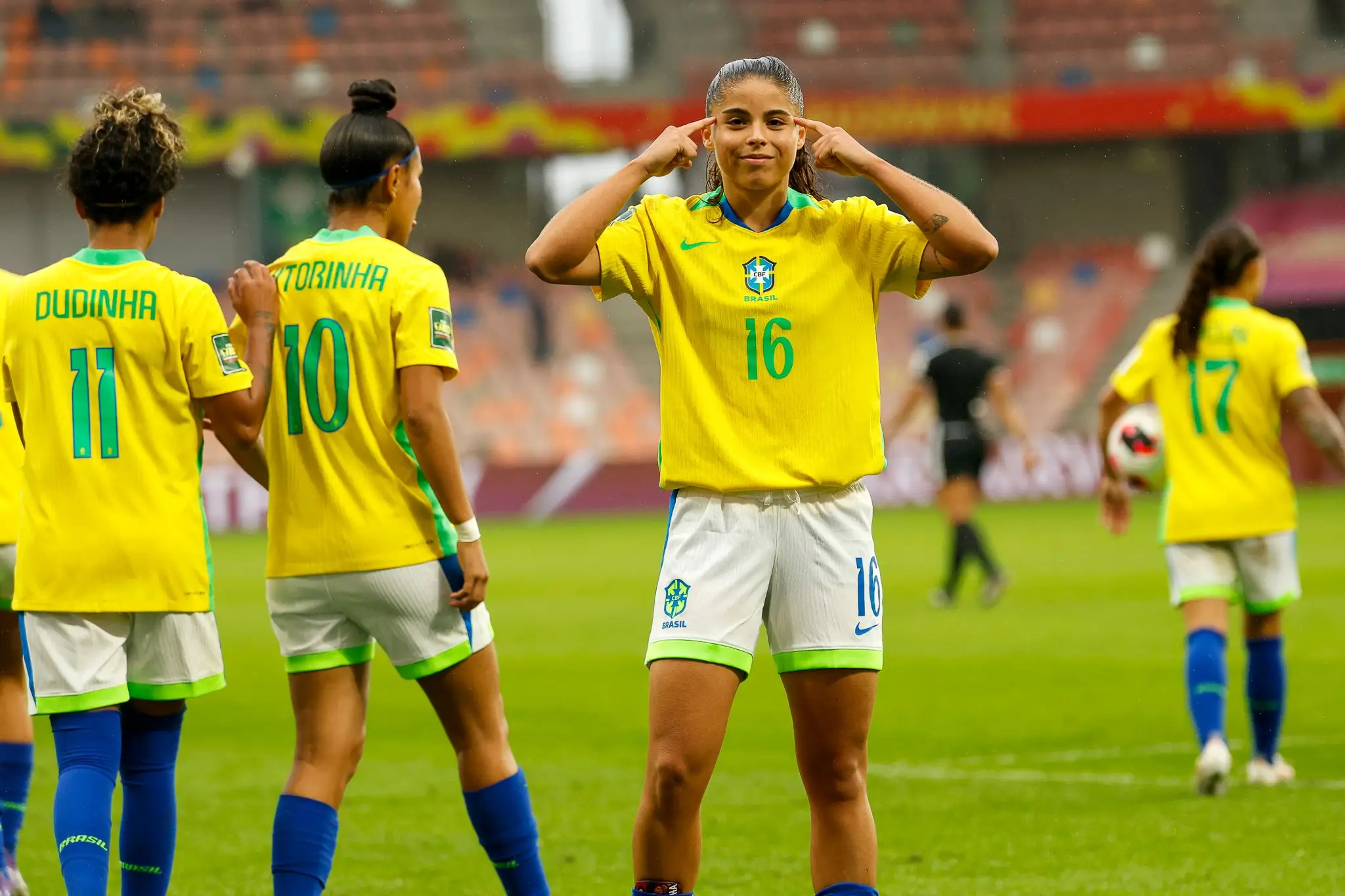 Brasil vira sobre a Inglaterra e fecha fase de grupos com 100% no Sub-20