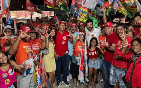 Imagem do post Uauá reúne apoiadores de Roberto Carlos em manifestação pela reeleição