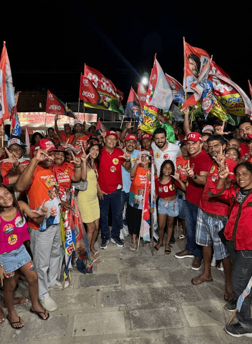 Uauá reúne apoiadores de Roberto Carlos em manifestação pela reeleição