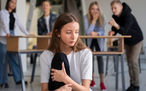Imagem do post Setembro Amarelo: escuta ativa ajuda escolas a transformar relatos de bullying em ações de cuidado e prevenção