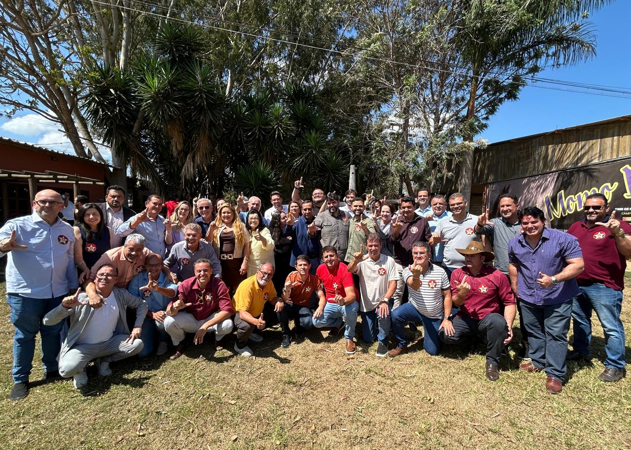 Adolpho Loyola reúne mais de 20 prefeitos e reforça campanha de Jerônimo no sudoeste da Bahia